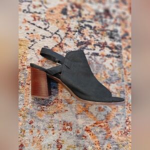 Natralizer Black Slingback Heeled Sandals